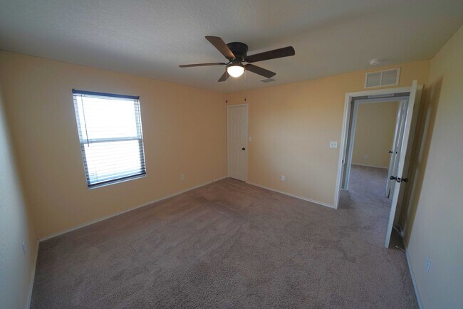 Building Photo - 3730 Acorn Pl
