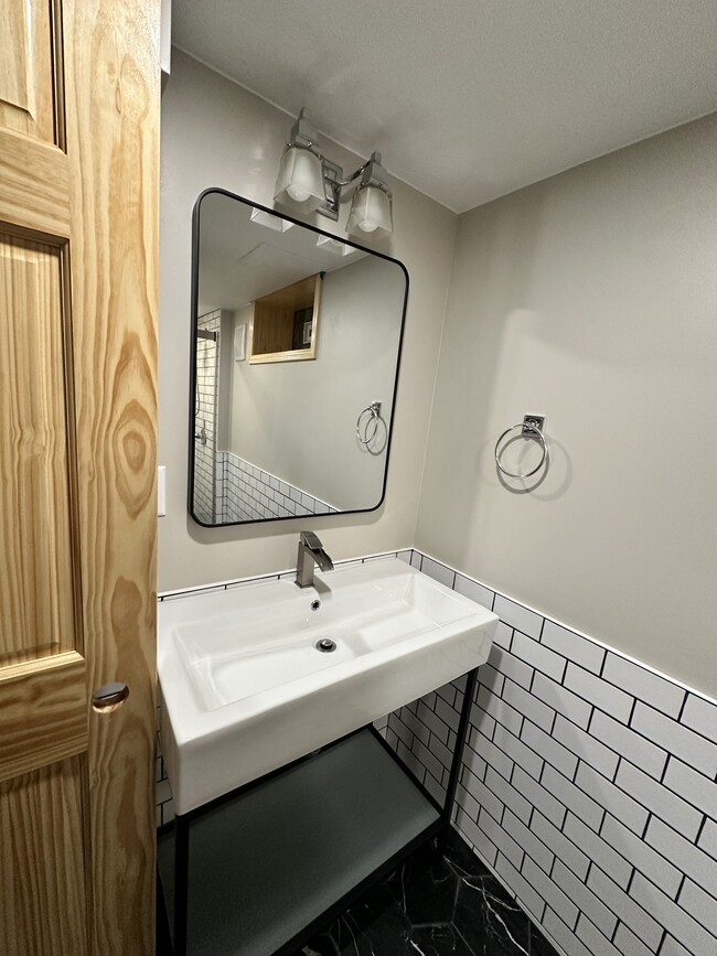 Building Photo - 3633 S 19th St