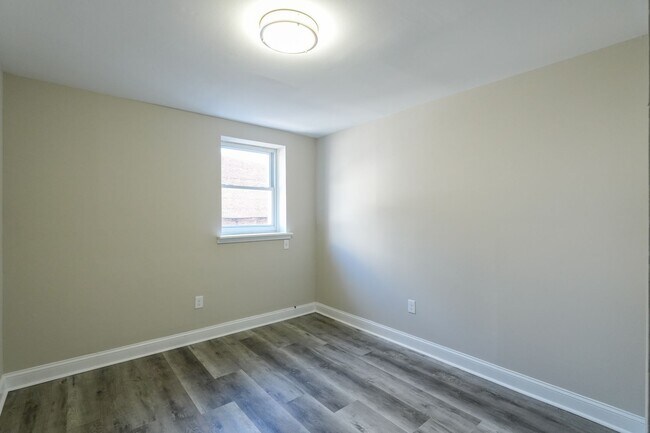 Building Photo - 1335 S 8th St