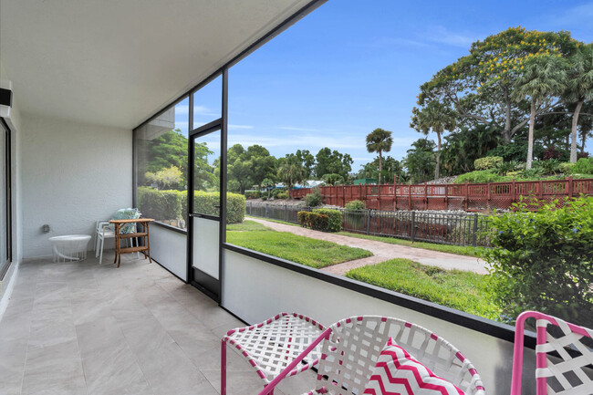 Building Photo - 600 Neapolitan Way