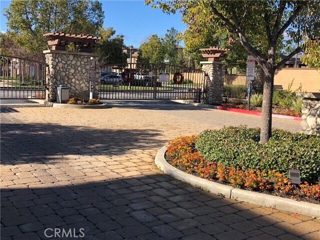 Building Photo - 25056 Driftoak St