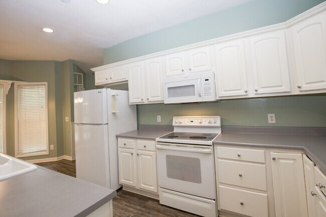 Building Photo - 380 Sullivan Dr
