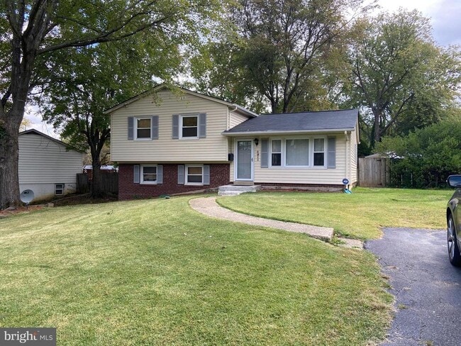 Primary Photo - 4911 Poplar Dr