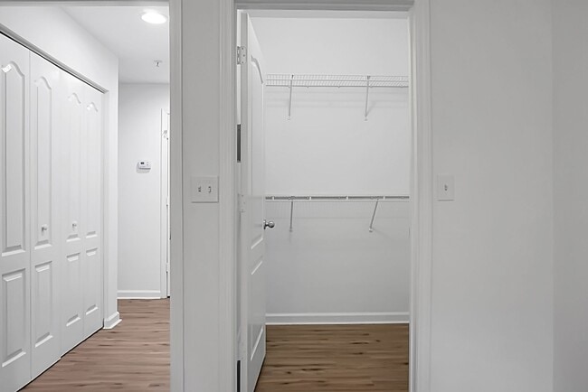 Building Photo - MOVE IN SPECIAL - 50% off First Month's Re...