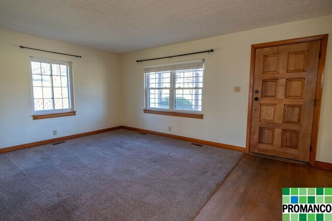 Building Photo - Cozy Ranch Home