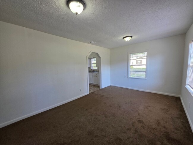 Building Photo - Cute 2BR/1BA House on Corner Lot