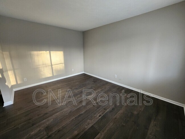 Building Photo - 3146 Vandiver Dr