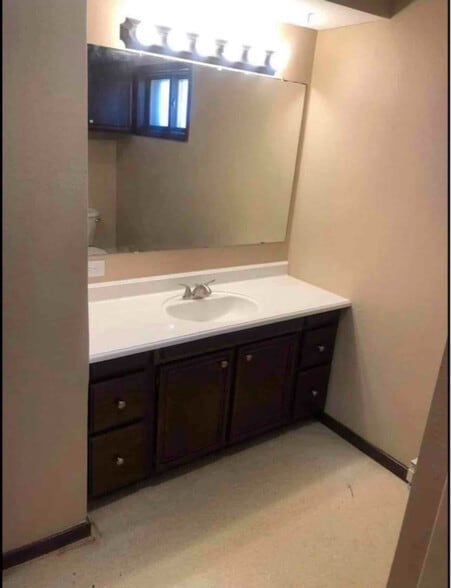 Building Photo - 1521 S 33rd St