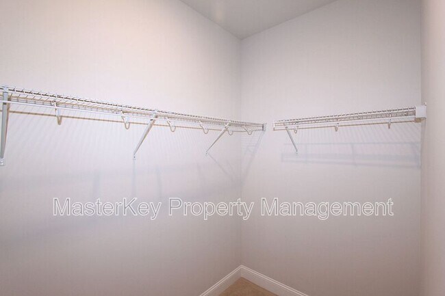 Building Photo - 1328 Farm Pond Trail
