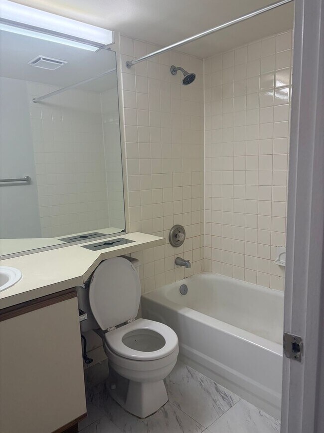 Building Photo - Welcome to Urban Elegance in the Heart of Historic Old City, Philadelphia