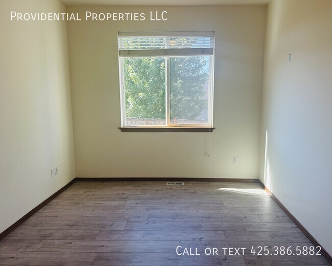 Building Photo - 7625 NE 201st Pl