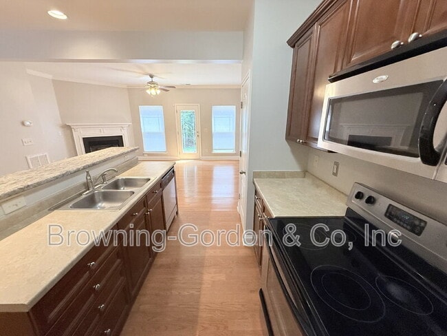 Building Photo - 1057 Woodbury Falls Dr