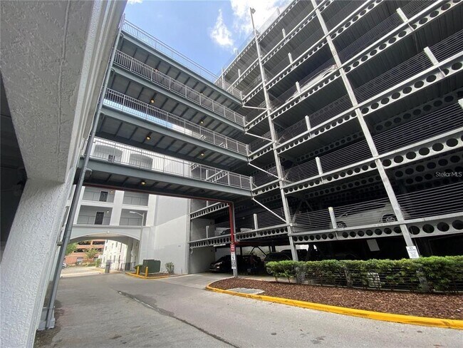 Building Photo - 304 E South St