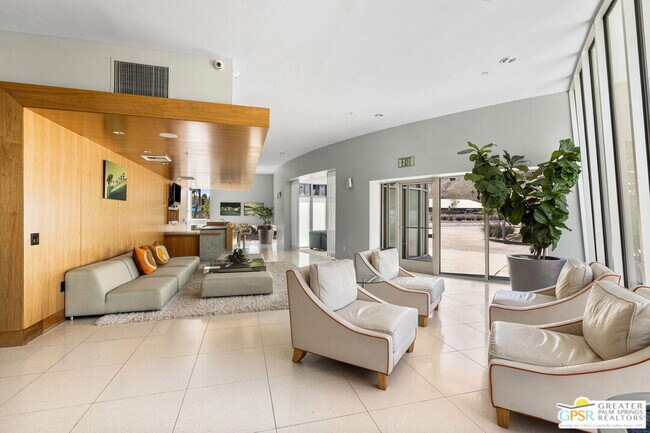 Building Photo - 930 E Palm Canyon Dr