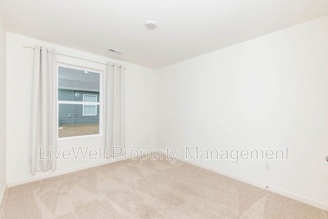 Building Photo - 853 Fish Camp Rd