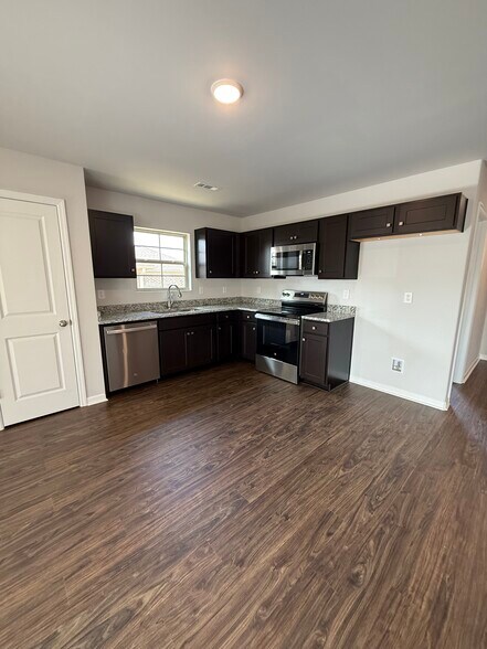 Building Photo - 132 Stratman Dr