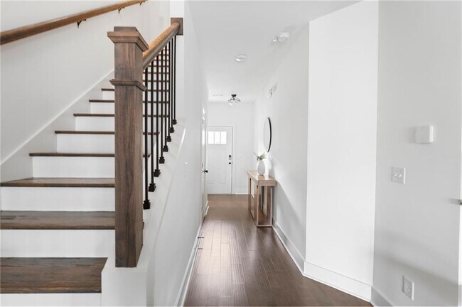 Building Photo - 5873 Greystone Dr