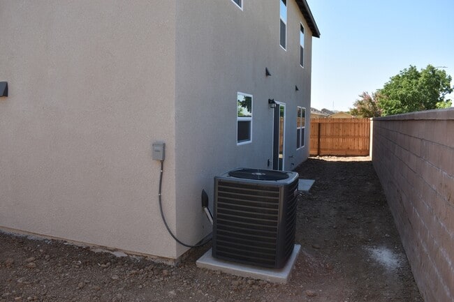 Building Photo - 4049 Cinnabar Ave