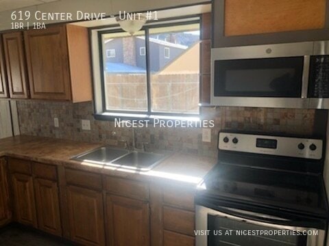 Building Photo - 619 Center Dr