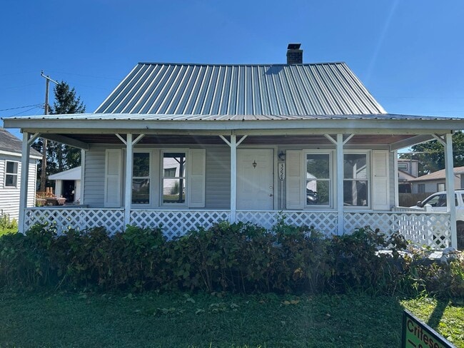 Building Photo - 3228 5th St
