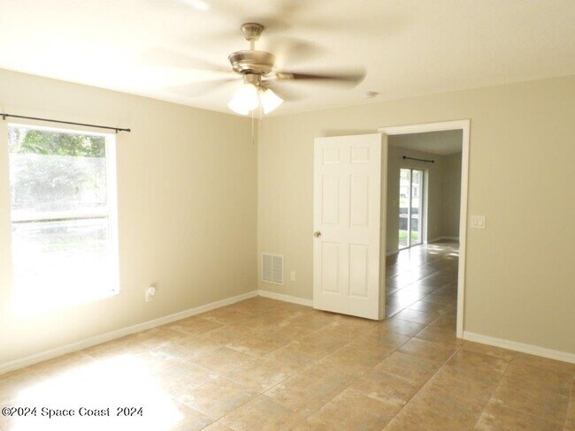 Building Photo - 3235 Forghun Ave SE