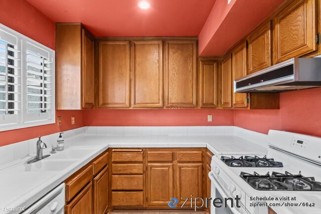 Building Photo - 2 br, 1.5 bath Condo - 209 Apollo, Hercule...