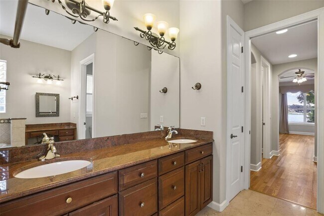 Building Photo - 5554 Palm Lake Cir