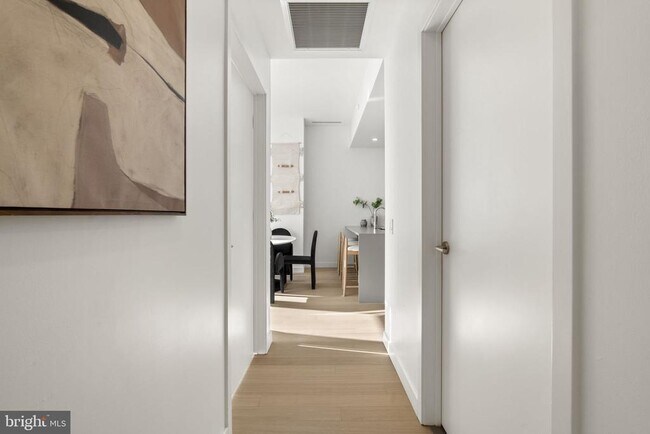 Building Photo - 210 S 12th St