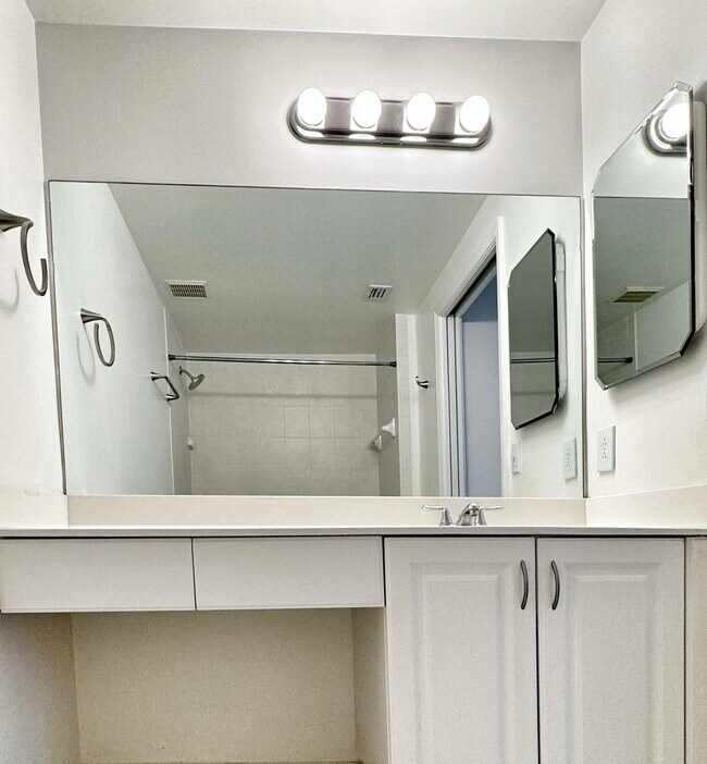 Master Bathroom - 215 SW 42nd Ave