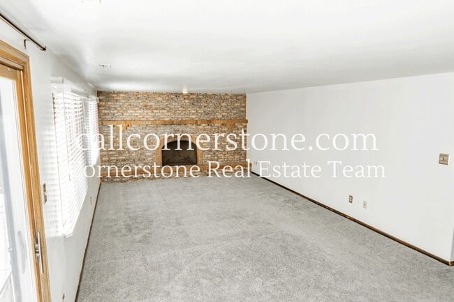 Building Photo - 3427 Clubheights Dr