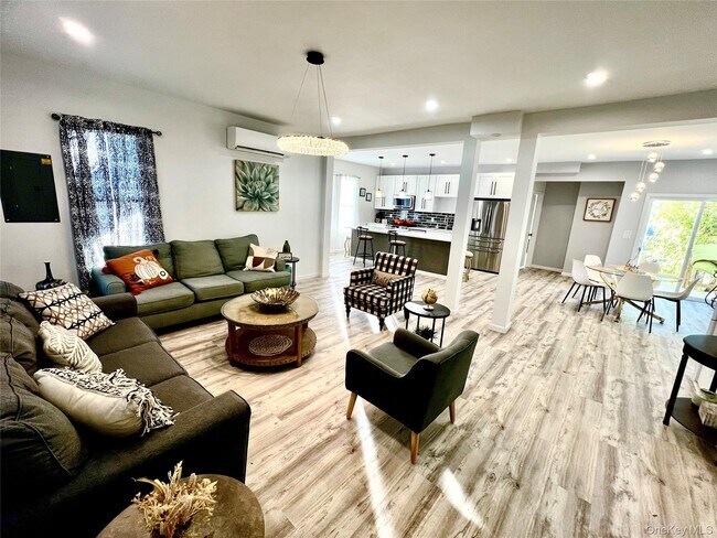 Building Photo - 128 W Main St