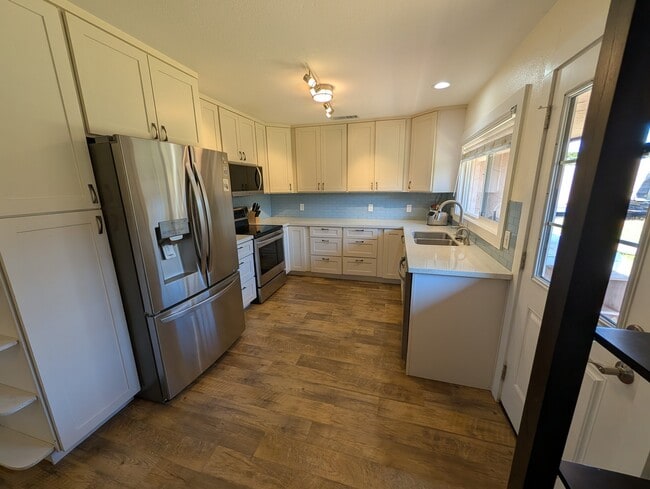 Building Photo - 291 Kaiola Pl