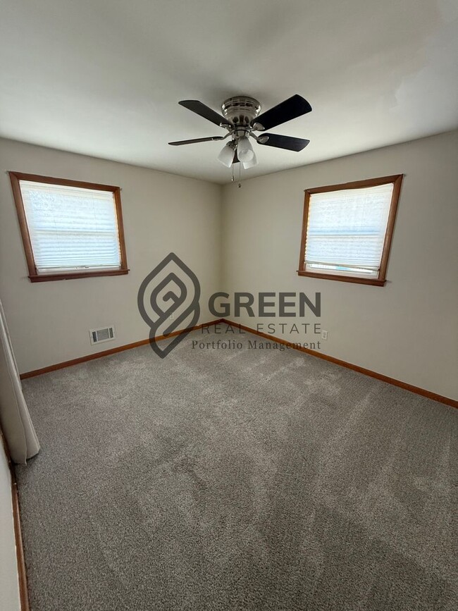 Building Photo - 2 bed 1 bathroom home for rent in Bradley IL