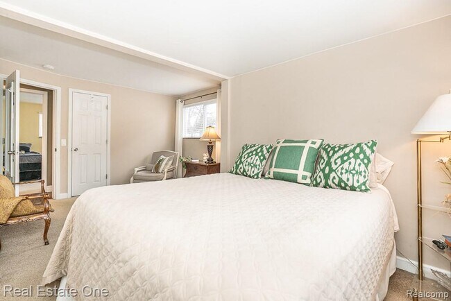 Building Photo - 333 N Helen Ave