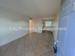 Building Photo - 1 Bed/1 Bath Apartment in Los Banos, CA