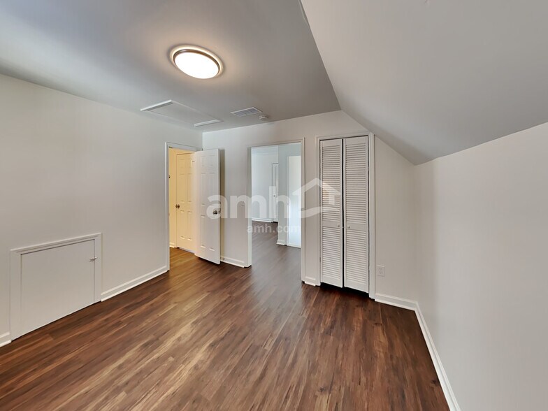 Building Photo - 155 Birchwood Pass