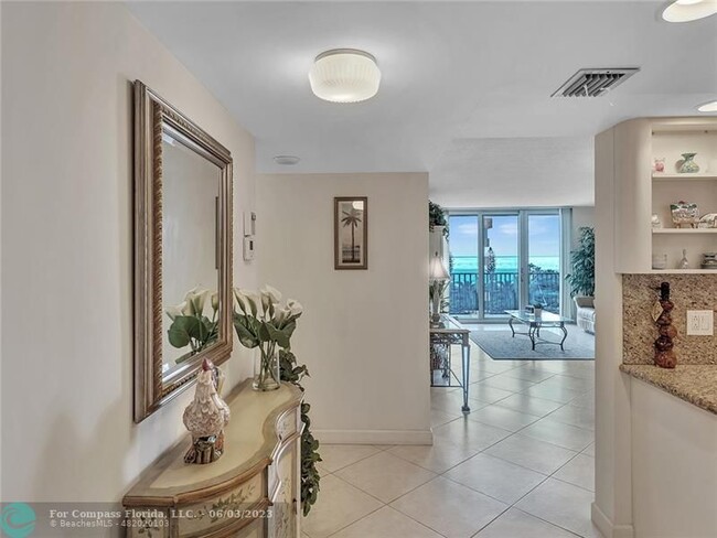 Building Photo - 1150 Hillsboro Mile-
