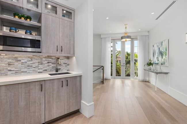 Building Photo - 863 Enfield St