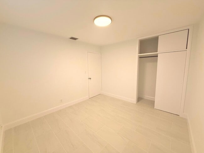 Building Photo - 626 Prosperity Farms Rd