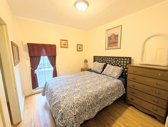 Building Photo - 613 Summer St