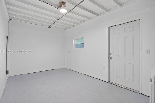 Building Photo - 4820 NE 1st Terrace