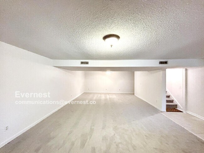 Building Photo - 922 Wesley Dr