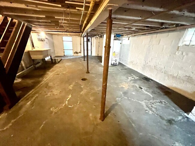 Building Photo - 1613 Fourth Avenue (Full Service)