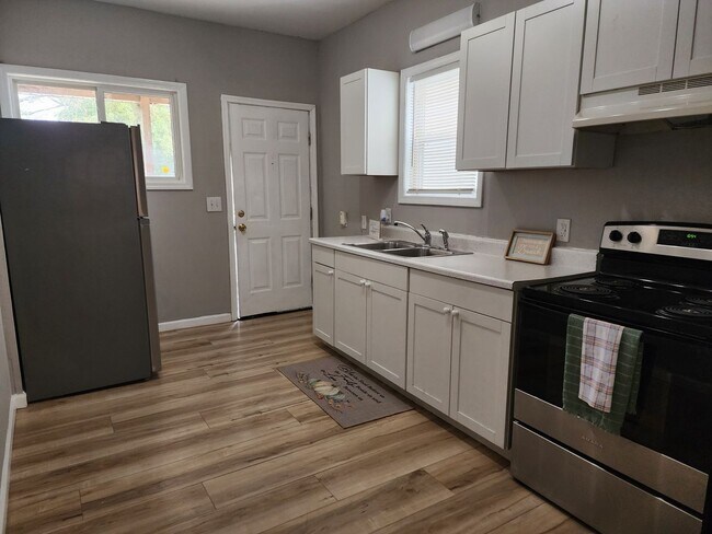 Building Photo - Downtown Wilmington Home, 3 Bedrooms | 1 Bathroom, $1,700/month | Move-in Ready