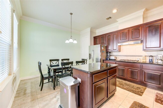Building Photo - 1522 Olive Garden