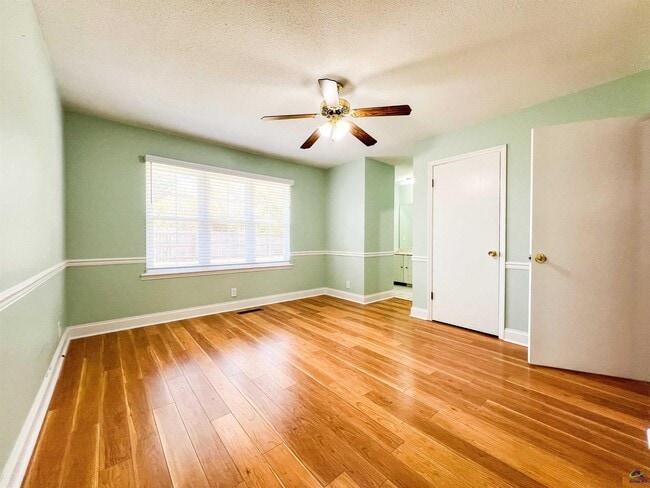 Building Photo - 1205 Morningside Dr