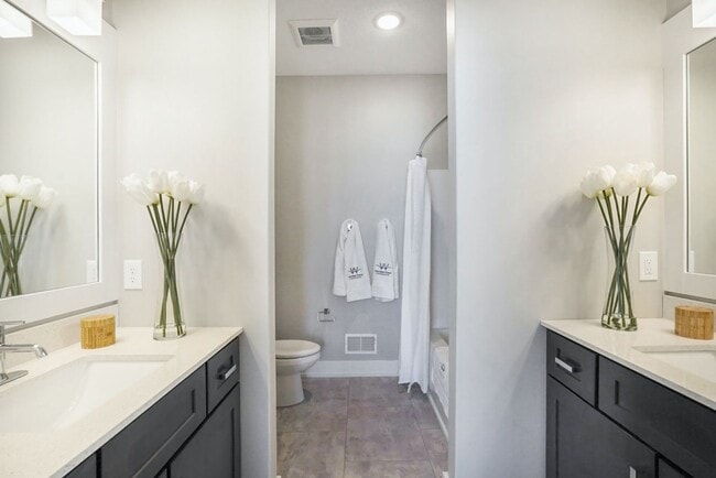 Building Photo - Downtown Muskegon Townhome