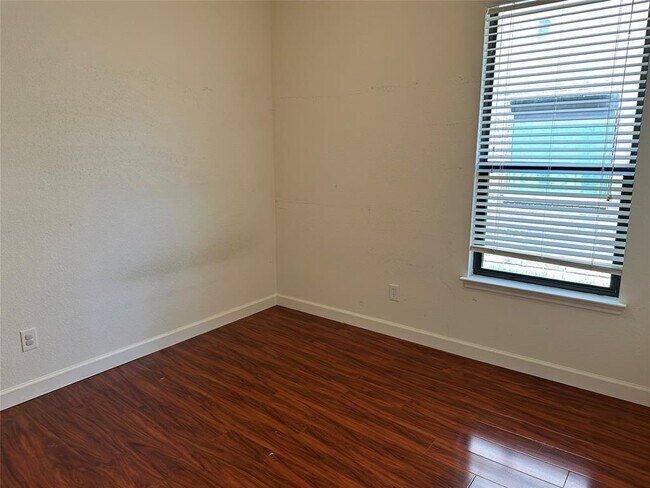 Building Photo - 14209 Naruna Way