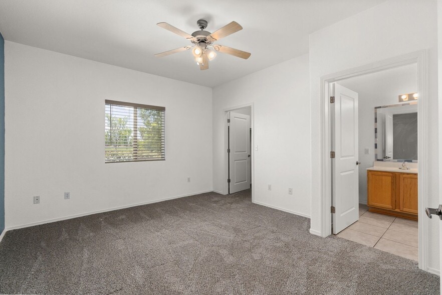 Master BR - 6800 Vista del Norte Rd NE