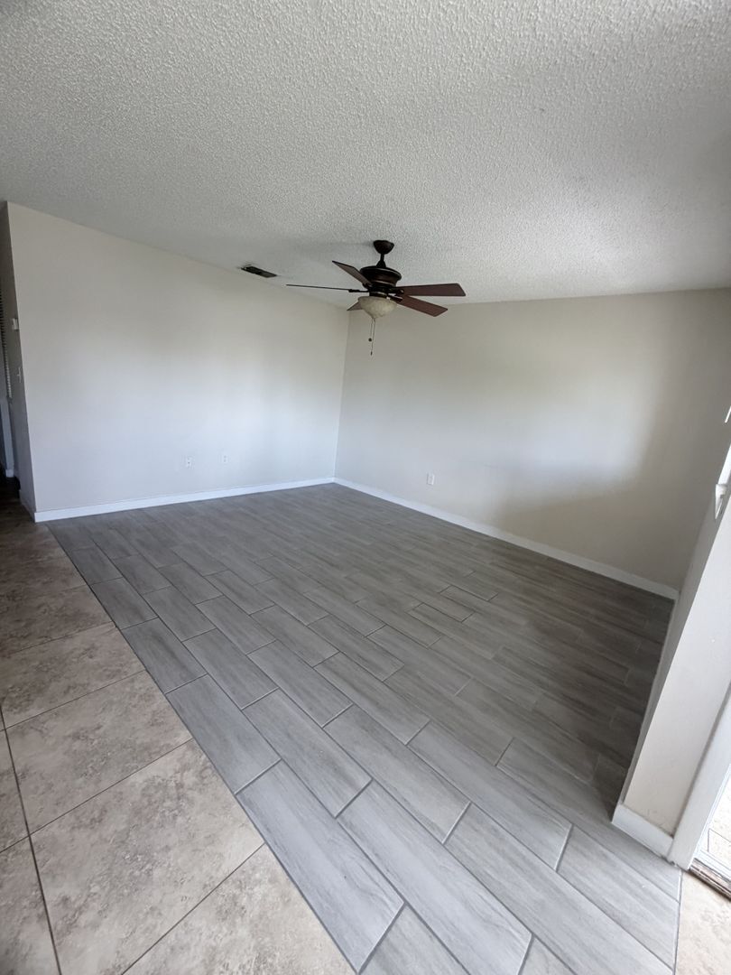 Building Photo - 5004 Chiquita Blvd S